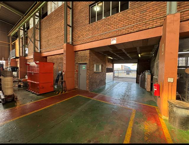 3,071M² WAREHOUSE FOR SALE IN STORMILL